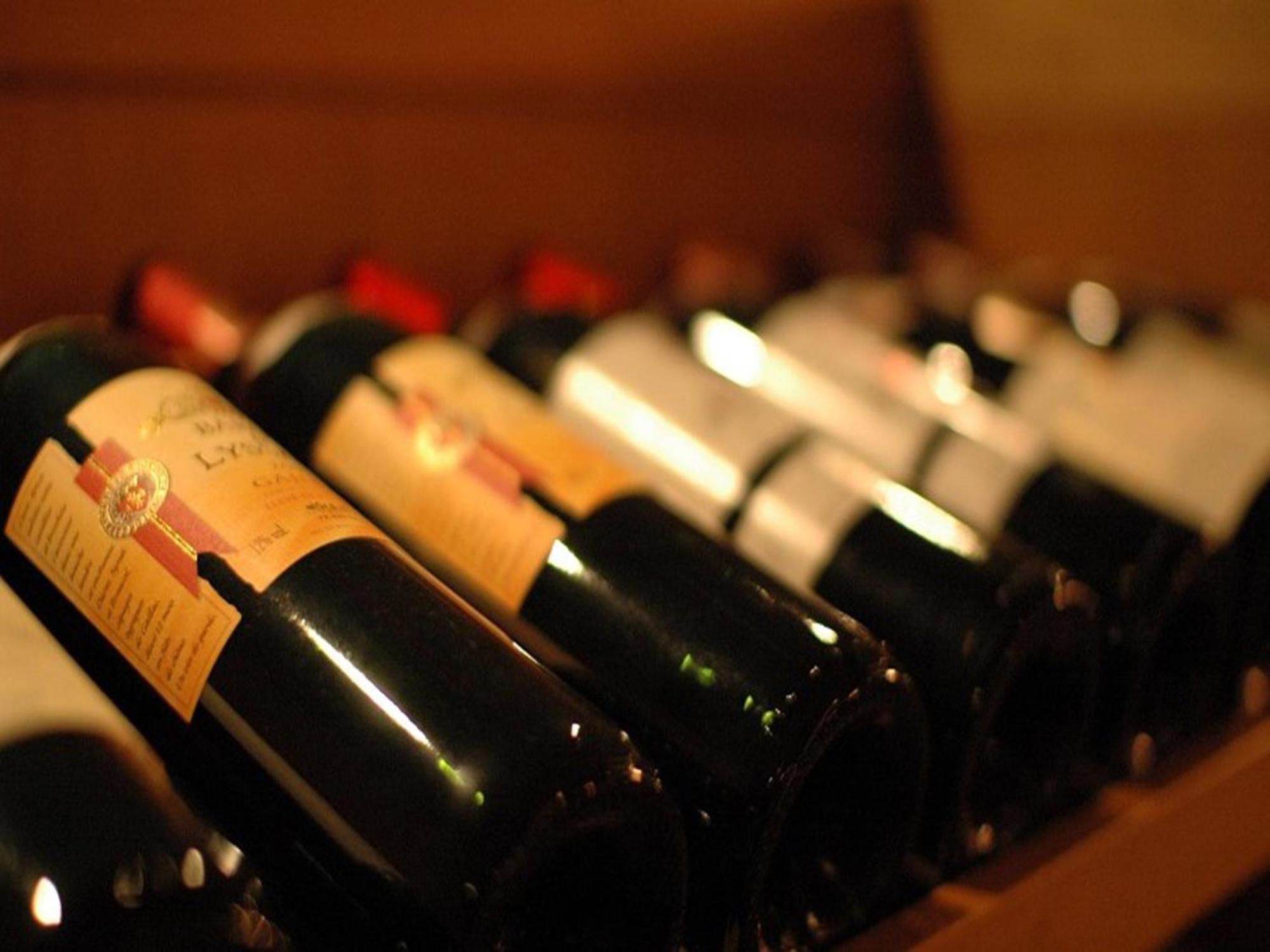 Shin Furano Prince Hotel Eksteriør billede Wine bottles