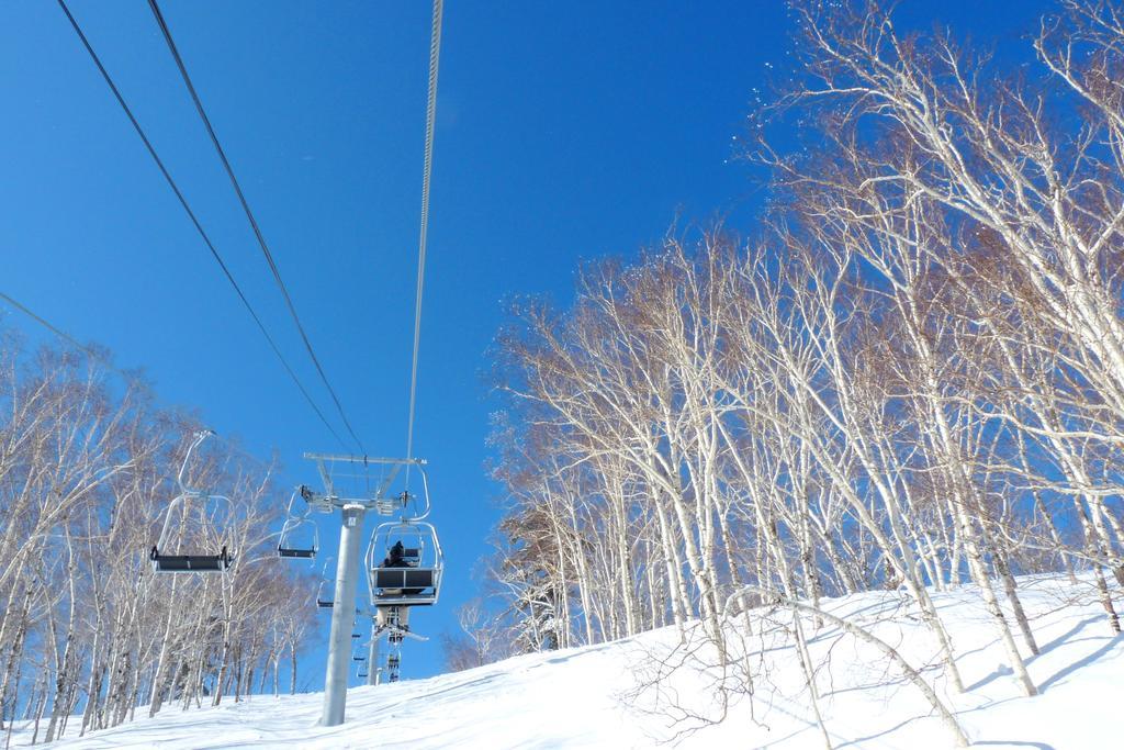 Shin Furano Prince Hotel Eksteriør billede The ski lift at Furano Ski Resort