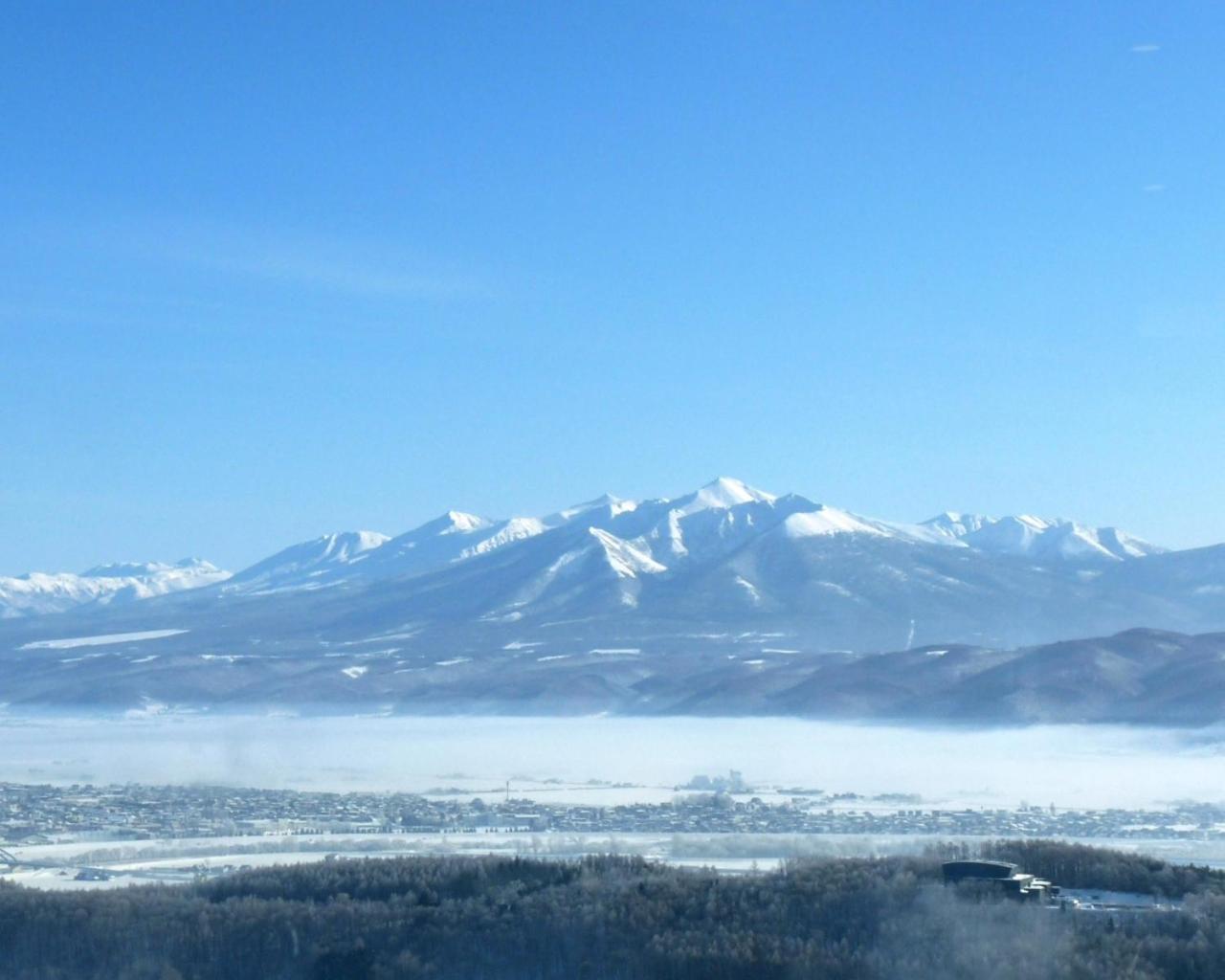 Shin Furano Prince Hotel Eksteriør billede View of the range from the west